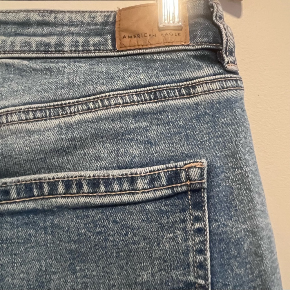 American Eagle Strigid Ripped Mom Jeans High Rise Distressed Straight Leg - Picture 12 of 14